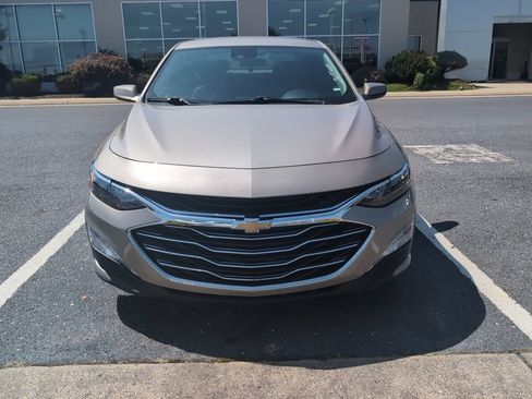 Used 2023 Chevrolet Malibu LT FWD image 2