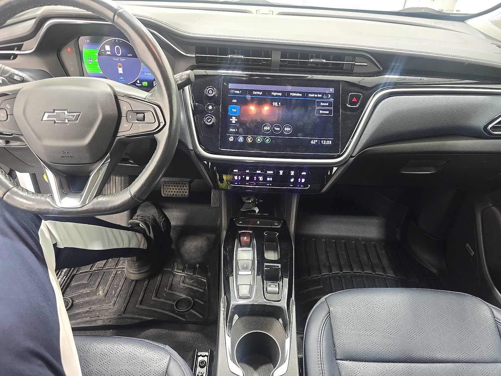 Used 2022 Chevrolet Bolt EUV Premier w/ Sun & Sound Package FWD image 9