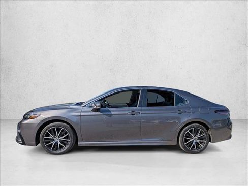 Used 2024 Toyota Camry SE image 2