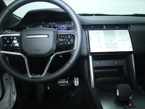 Used 2024 Land Rover Discovery Sport Dynamic SE image 29