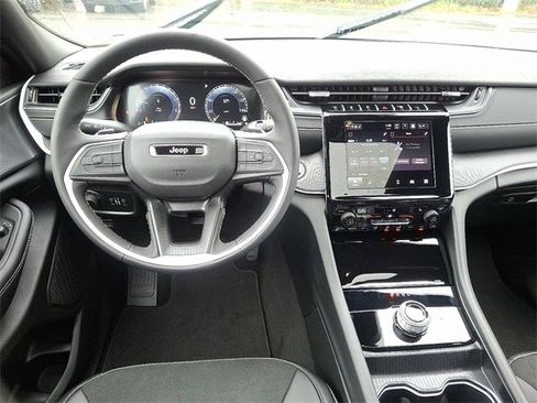 New 2025 Jeep Grand Cherokee Altitude image 7