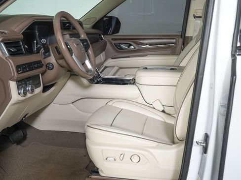 Used 2021 GMC Yukon Denali AWD/4WD image 16