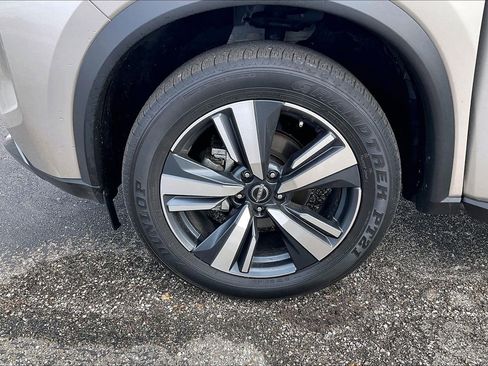 Used 2023 Nissan Rogue SL image 3