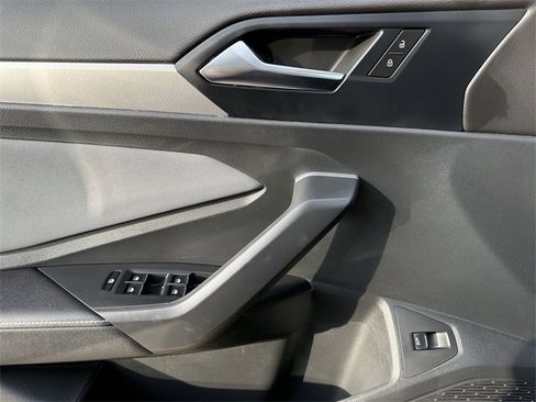 Certified 2025 Volkswagen Jetta SE w/ Sunroof Package image 22