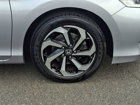 Used 2017 Honda Accord EX image 8