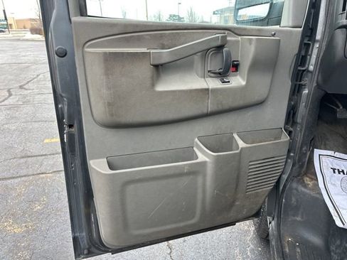 Used 2016 Chevrolet Express 2500 image 17