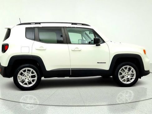 Used 2022 Jeep Renegade Latitude w/ Convenience Group AWD/4WD image 4