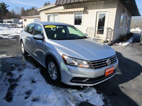 Used 2017 Volkswagen Passat 1.8T S image 3