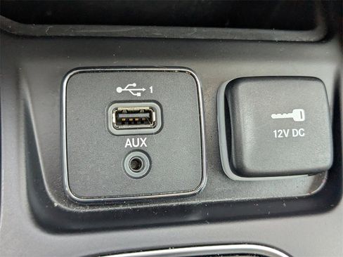 Used 2023 Jeep Cherokee Altitude Lux image 18