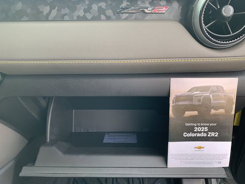 Used 2025 Chevrolet Colorado ZR2 w/ Technology Package image 30