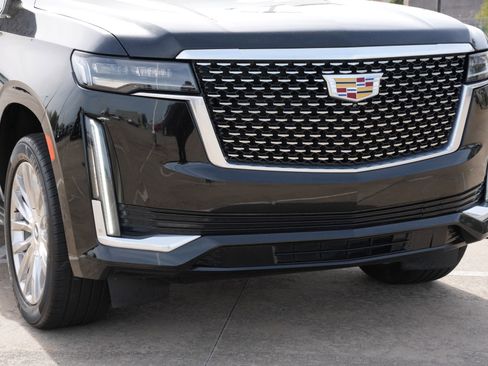 Used 2023 Cadillac Escalade Premium Luxury image 30