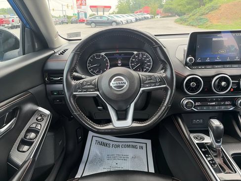 Used 2022 Nissan Sentra SR w/ SR Premium Package FWD image 14