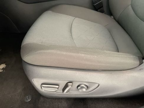 Used 2025 Toyota RAV4 XLE AWD/4WD image 12