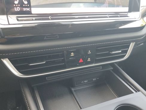 Certified 2024 Volkswagen Atlas SE FWD image 27