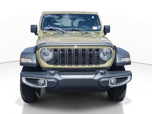Used 2025 Jeep Gladiator Sport AWD/4WD image 3