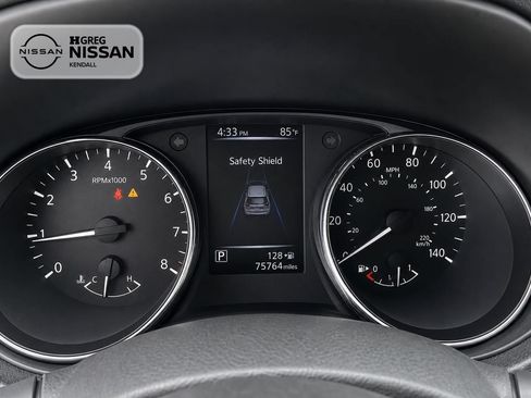 Used 2017 Nissan Rogue SL w/ SL Premium Package FWD image 9