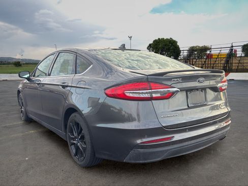 Used 2019 Ford Fusion SE w/ Equipment Group 151A FWD image 4
