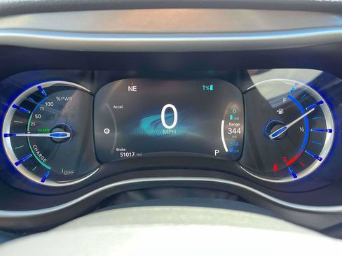 Used 2022 Chrysler Pacifica Touring-L FWD image 23