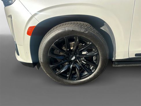 Used 2021 Cadillac Escalade Sport Platinum w/ LPO, ONYX Package image 15