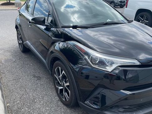 Used 2019 Toyota C-HR XLE FWD image 1