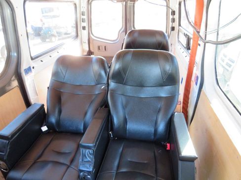 Used 2010 Freightliner Sprinter 2500 RWD image 24