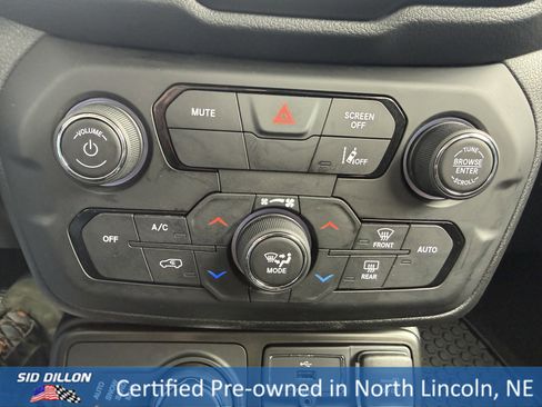 Used 2023 Jeep Renegade Latitude image 16