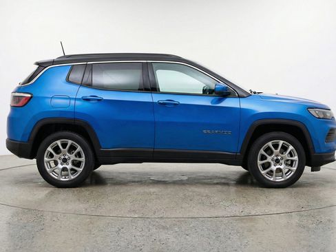 Used 2025 Jeep Compass Limited image 11