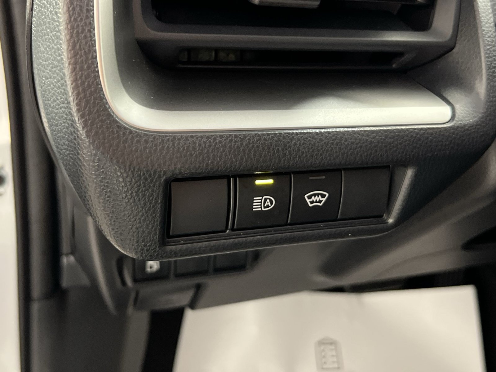Used 2026 Toyota Prius LE FWD image 32