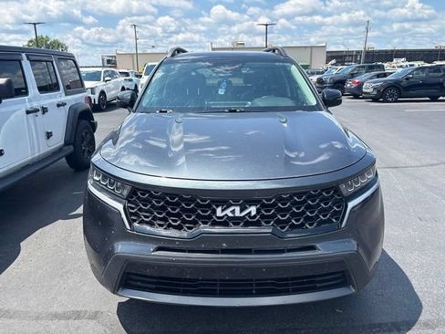Used 2022 Kia Sorento S w/ Panoramic Sunroof Package AWD/4WD image 3
