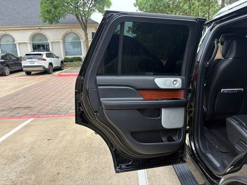 Used 2018 Lincoln Navigator Reserve w/ Technology Package AWD/4WD image 16
