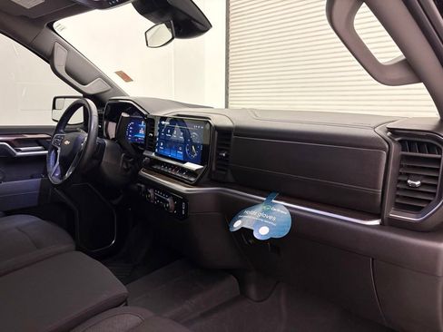 Used 2025 Chevrolet Silverado 1500 LT AWD/4WD image 41