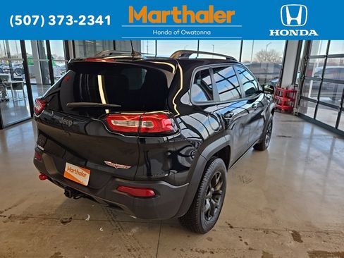 Used 2017 Jeep Cherokee Trailhawk w/ Cold Weather Group image 5