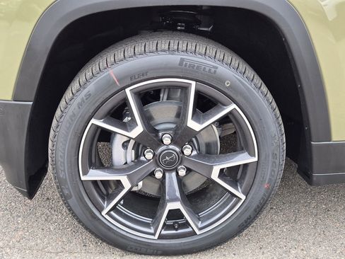 New 2026 Jeep Cherokee Overland w/ Trailer Tow Group AWD/4WD image 6