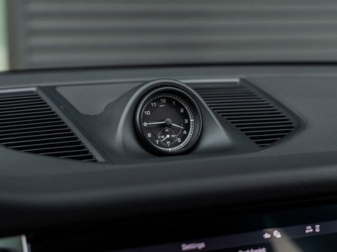 Certified 2026 Porsche Macan AWD/4WD image 31