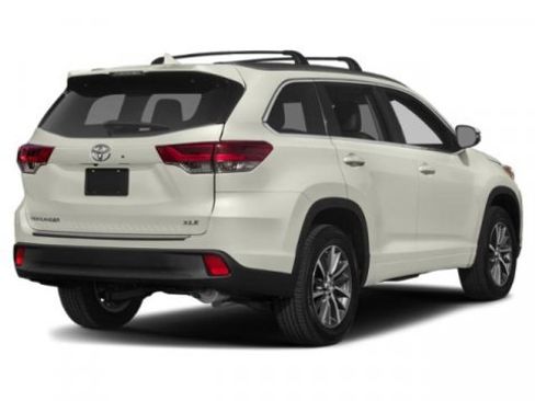 Used 2019 Toyota Highlander XLE AWD/4WD image 2