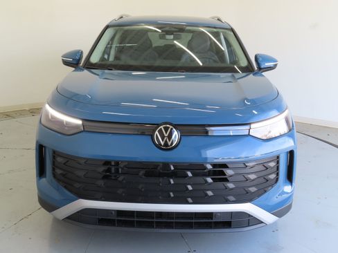 New 2026 Volkswagen Tiguan SE FWD image 10