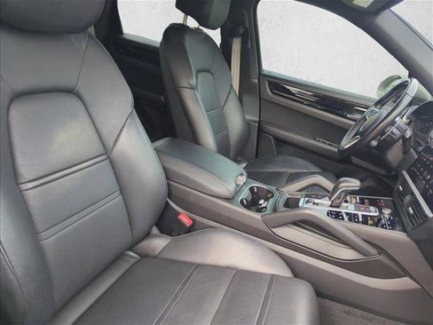 Used 2022 Porsche Cayenne Platinum Edition AWD/4WD image 28