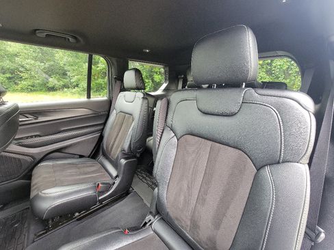 Used 2023 Jeep Grand Cherokee L Laredo AWD/4WD image 28