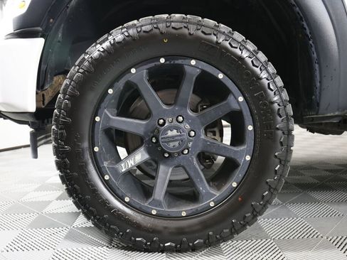Used 2017 Ford F150 Lariat w/ Equipment Group 502A Luxury AWD/4WD image 9