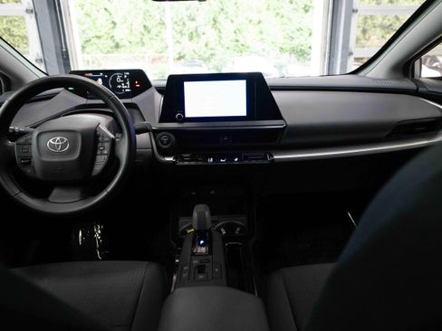 Used 2024 Toyota Prius LE FWD image 20