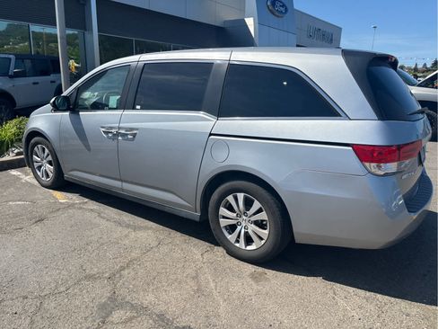 Used 2017 Honda Odyssey SE image 3