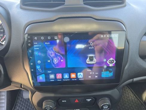 Used 2018 Jeep Renegade Trailhawk image 20