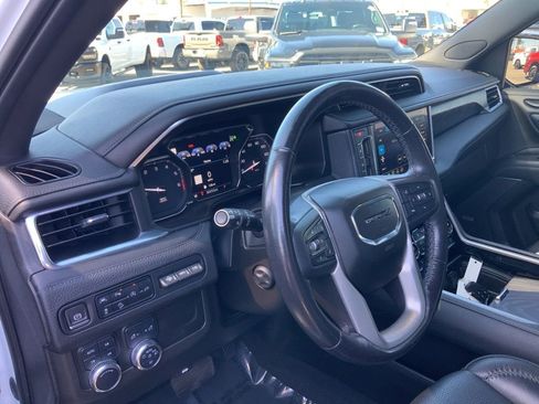 Used 2021 GMC Yukon XL Denali w/ Denali Premium Package image 15