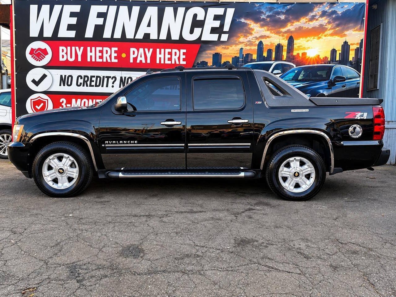 Used 2012 Chevrolet Avalanche LT w/ Suspension Package, Off-Road AWD/4WD image 10