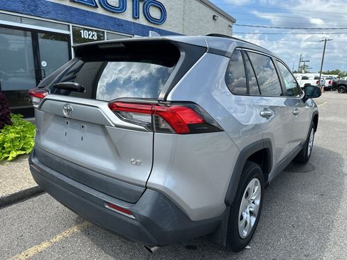 Used 2021 Toyota RAV4 LE FWD image 4