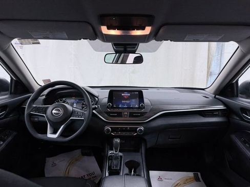 Used 2025 Nissan Altima 2.5 SV FWD image 29