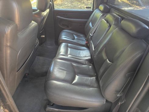 Used 2004 Chevrolet Avalanche Z71 w/ Sun And Sound Package AWD/4WD image 8