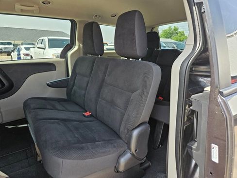 Used 2019 Dodge Grand Caravan SE w/ UConnect Hands-Free Group FWD image 16