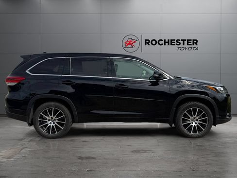 Used 2017 Toyota Highlander SE AWD/4WD image 6