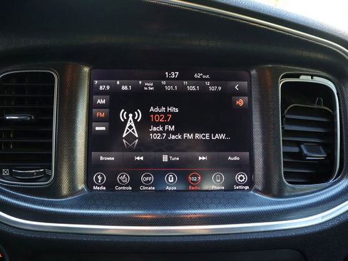 Used 2018 Dodge Charger R/T image 38